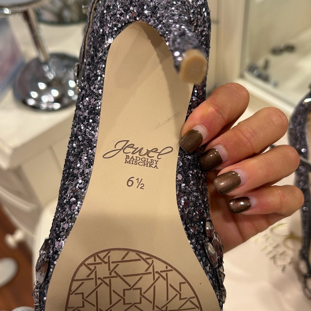 Badgley Mischka conroy metallic Heels - Picture 3 of 3